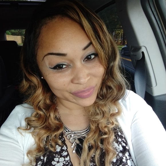 Meet your Posher, Roselyn - Picture 3 of 3